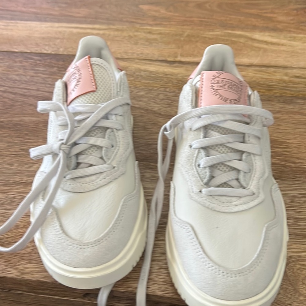 Adidas mens sneakers size 5 never worn